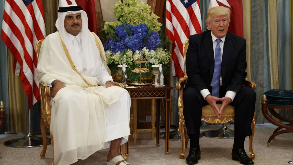 L'émir du Qatar Tamim Bin Hamad Al-Thani avec le président américain Donald Trump. D. R.